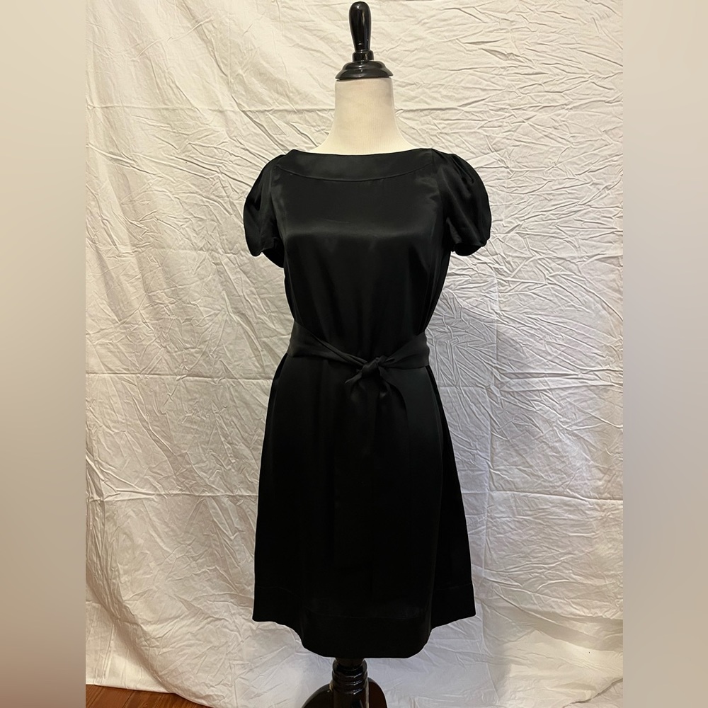 French Connection, black silk shift dress w/ cap sleeves and optional belt. Sz 4